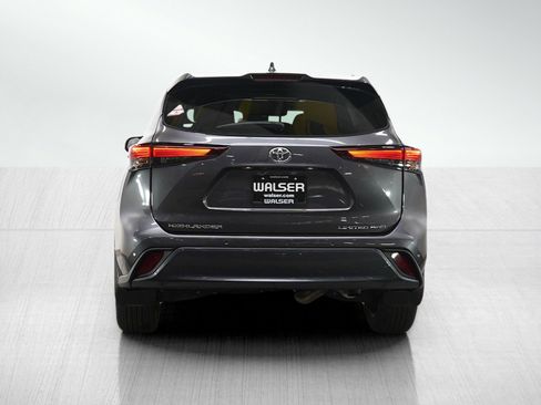 Used 2024 Toyota Highlander Limited AWD/4WD image 4