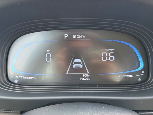 Used 2025 Hyundai Venue SEL FWD image 14