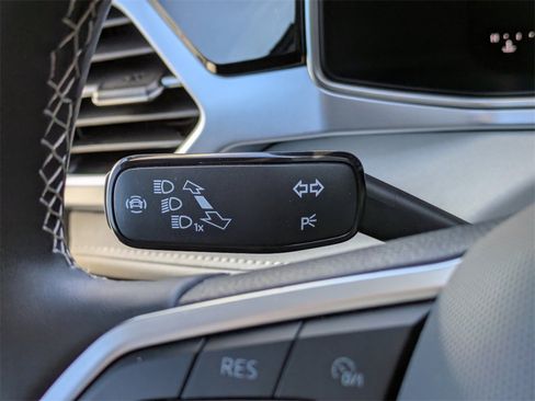 Certified 2025 Volkswagen Taos SE w/ Black Wheel Package image 37