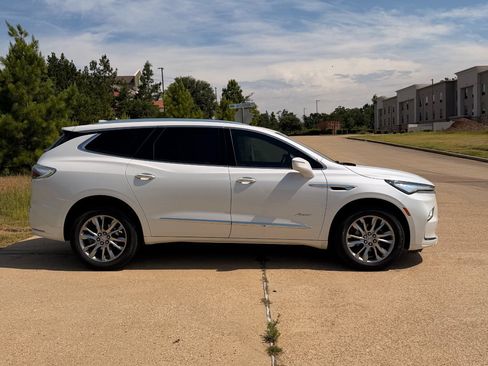 Used 2023 Buick Enclave Avenir w/ Avenir Technology Package FWD image 4