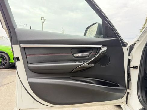 Used 2017 BMW 330i xDrive Sedan AWD/4WD image 10