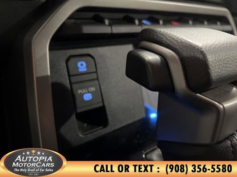 Used 2022 Toyota Tundra SR5 w/ SR5 Convenience Package AWD/4WD image 34