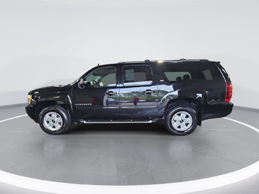 Used 2010 Chevrolet Suburban LT w/ Luxury Package AWD/4WD image 7