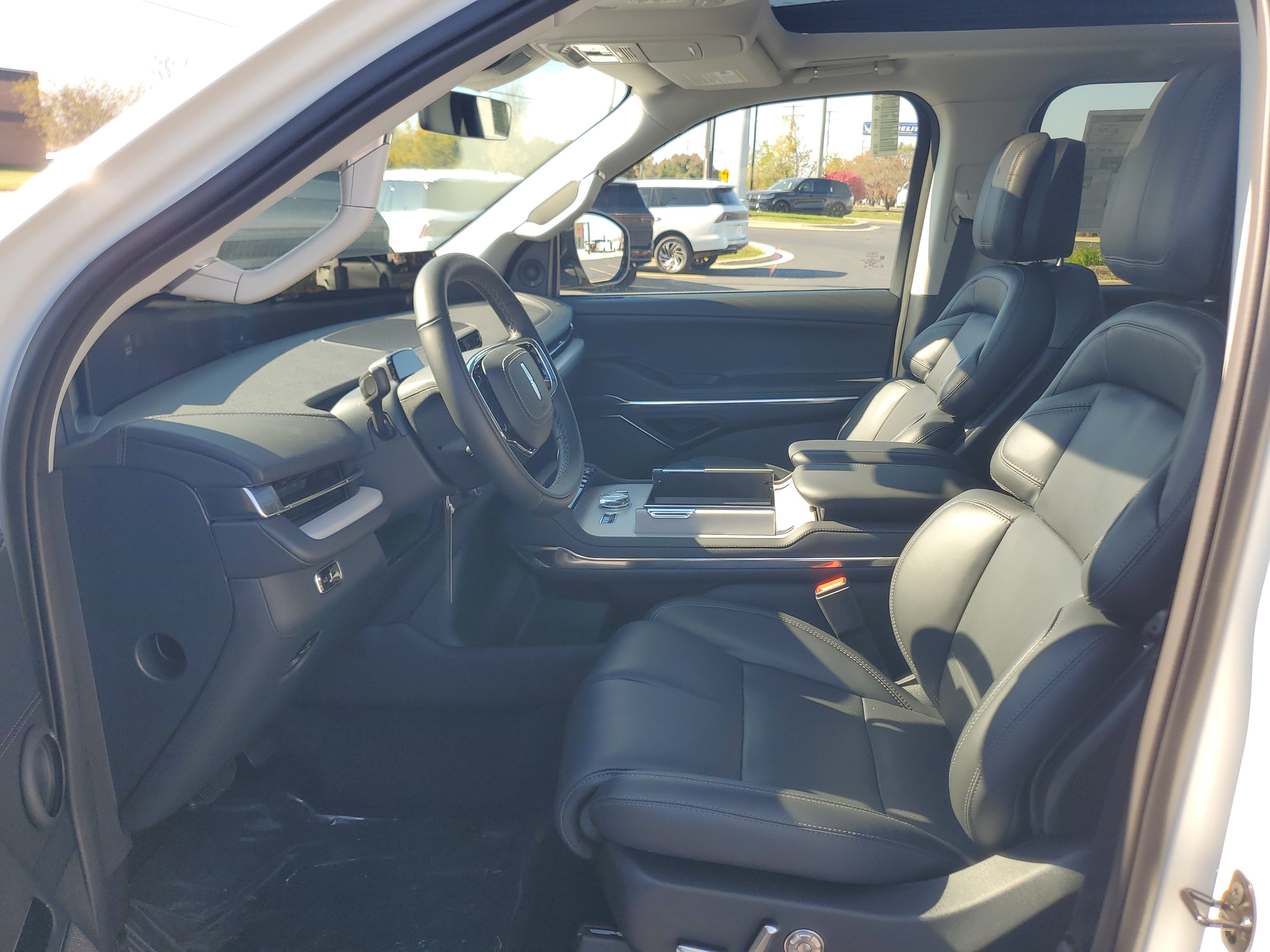 New 2027 Lincoln Navigator Reserve AWD/4WD image 12