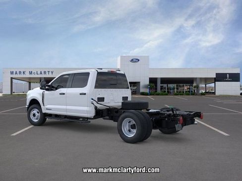 New 2026 Ford F350 XL w/ XL Chrome Package image 4