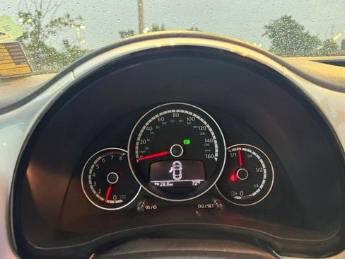 Used 2015 Volkswagen Beetle 1.8T Classic FWD image 16