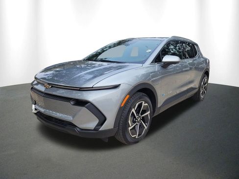 New 2026 Chevrolet Equinox EV LT image 2