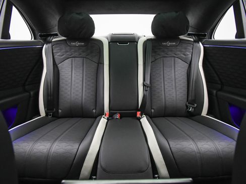 Used 2025 Bentley Flying Spur Plug-In Hybrid AWD/4WD image 18