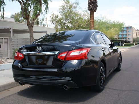 Used 2016 Nissan Altima 2.5 S w/ Interior Lighting Package FWD image 3