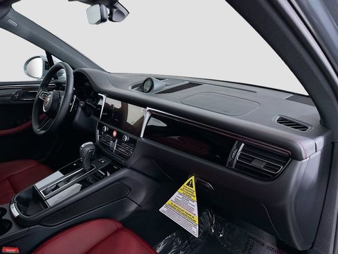 New 2026 Porsche Macan image 32