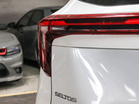 Used 2024 Kia Seltos EX FWD image 11