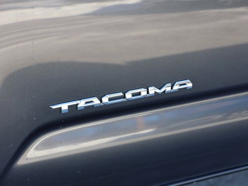 Used 2017 Toyota Tacoma SR5 w/ Tow Package image 9