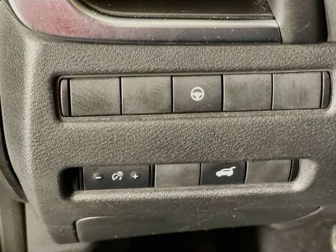Used 2023 Nissan Rogue SV w/ SV Premium Package FWD image 11