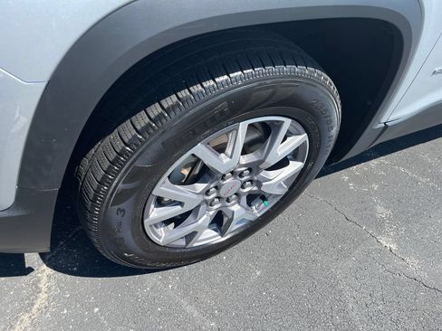 Used 2020 GMC Acadia SLT w/ Premium Package FWD image 9