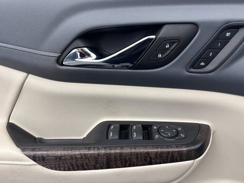 Used 2023 GMC Acadia Denali AWD/4WD image 10