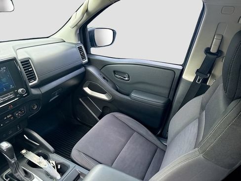 Used 2022 Nissan Frontier SV AWD/4WD image 27