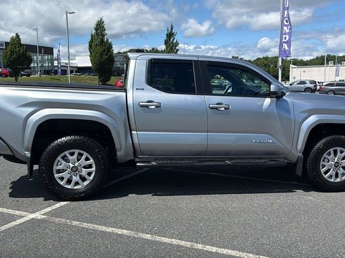 Used 2025 Toyota Tacoma SR5 AWD/4WD image 4