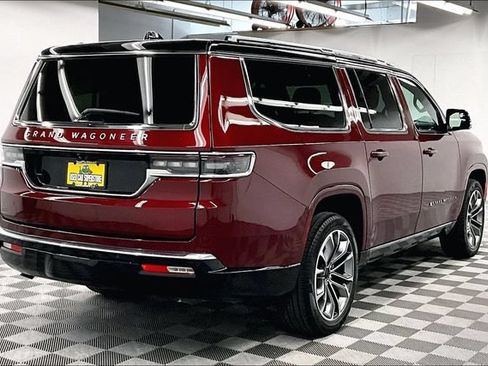 Used 2025 Jeep Grand Wagoneer L Series III w/ Rear-Seat Entertainment Group AWD/4WD image 12