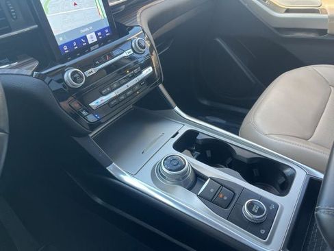 Used 2023 Ford Explorer Limited w/ Limited Technology Package image 34