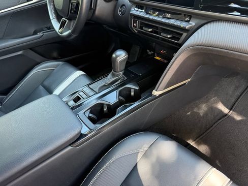 Used 2025 Toyota Camry SE FWD image 37