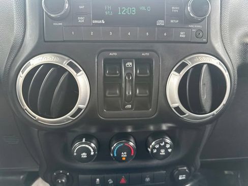 Used 2014 Jeep Wrangler Unlimited Rubicon w/ Connectivity Group AWD/4WD image 18