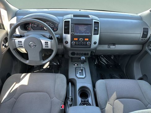 Used 2020 Nissan Frontier SV w/ Midnight Edition Floor Mats RWD image 11