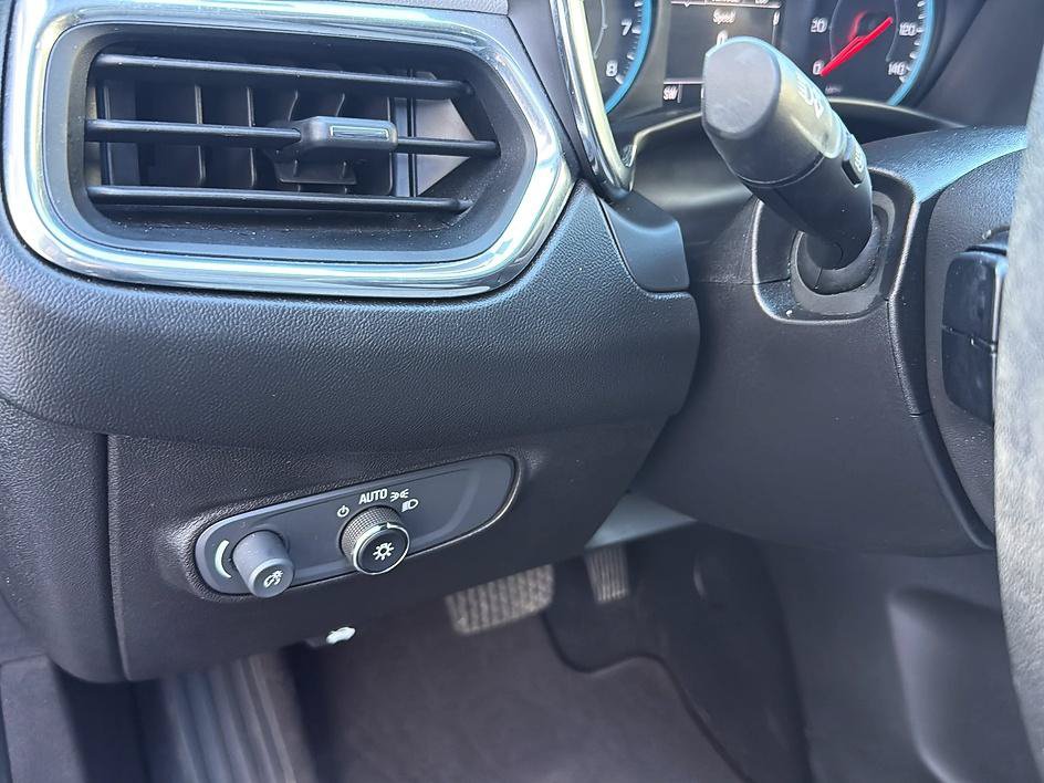 Used 2020 Chevrolet Equinox LS w/ LS Convenience Package FWD image 29
