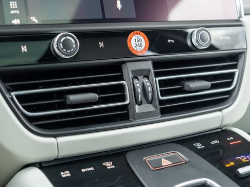 New 2026 Porsche Macan GTS image 27