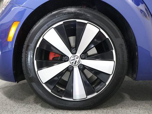 Used 2014 Volkswagen Beetle R-Line FWD image 5