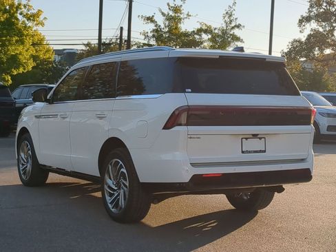 New 2025 Lincoln Navigator Reserve image 5