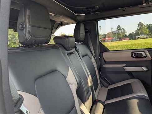Used 2023 Ford Bronco Wildtrak image 35