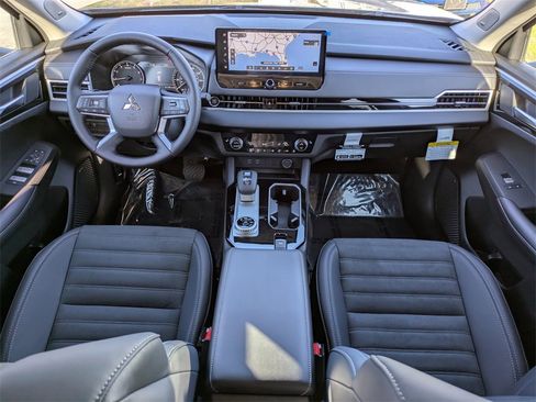 New 2026 Mitsubishi Outlander SE image 15