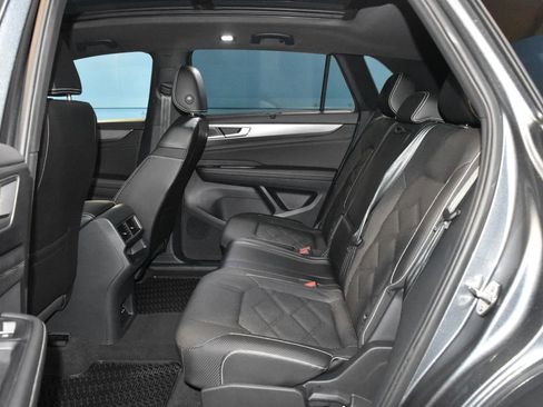 Used 2024 Volkswagen Atlas Cross Sport SE image 18