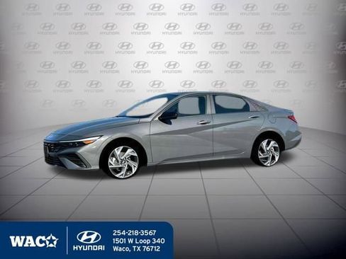 Used 2025 Hyundai Elantra Sport image 2
