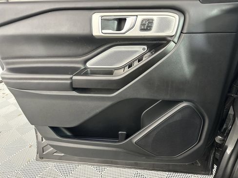Used 2020 Ford Explorer Platinum w/ Premium Technology Package AWD/4WD image 29