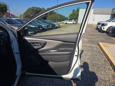 Used 2023 Nissan Murano SL image 16