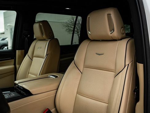 Used 2021 Cadillac Escalade ESV Premium Luxury image 27
