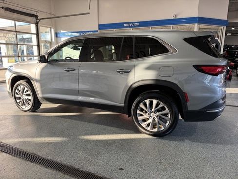 Used 2025 Buick Enclave Preferred image 5