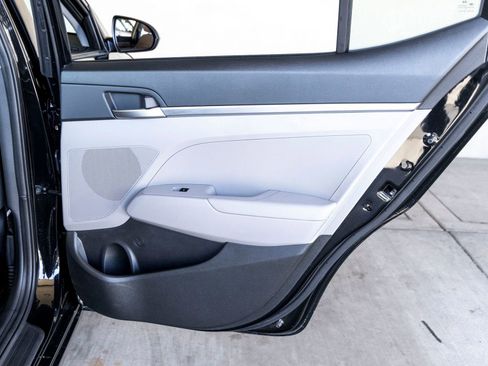 Used 2020 Hyundai Elantra SE image 27