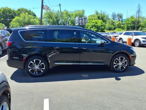 Used 2022 Chrysler Pacifica Pinnacle AWD/4WD image 22