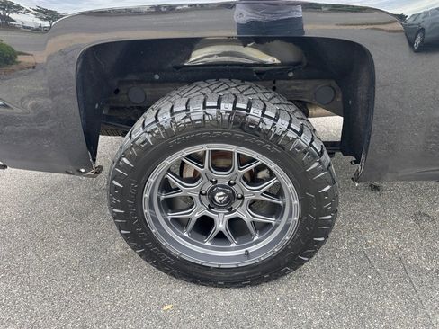 Used 2018 Chevrolet Silverado 1500 LT w/ All Star Edition AWD/4WD image 11
