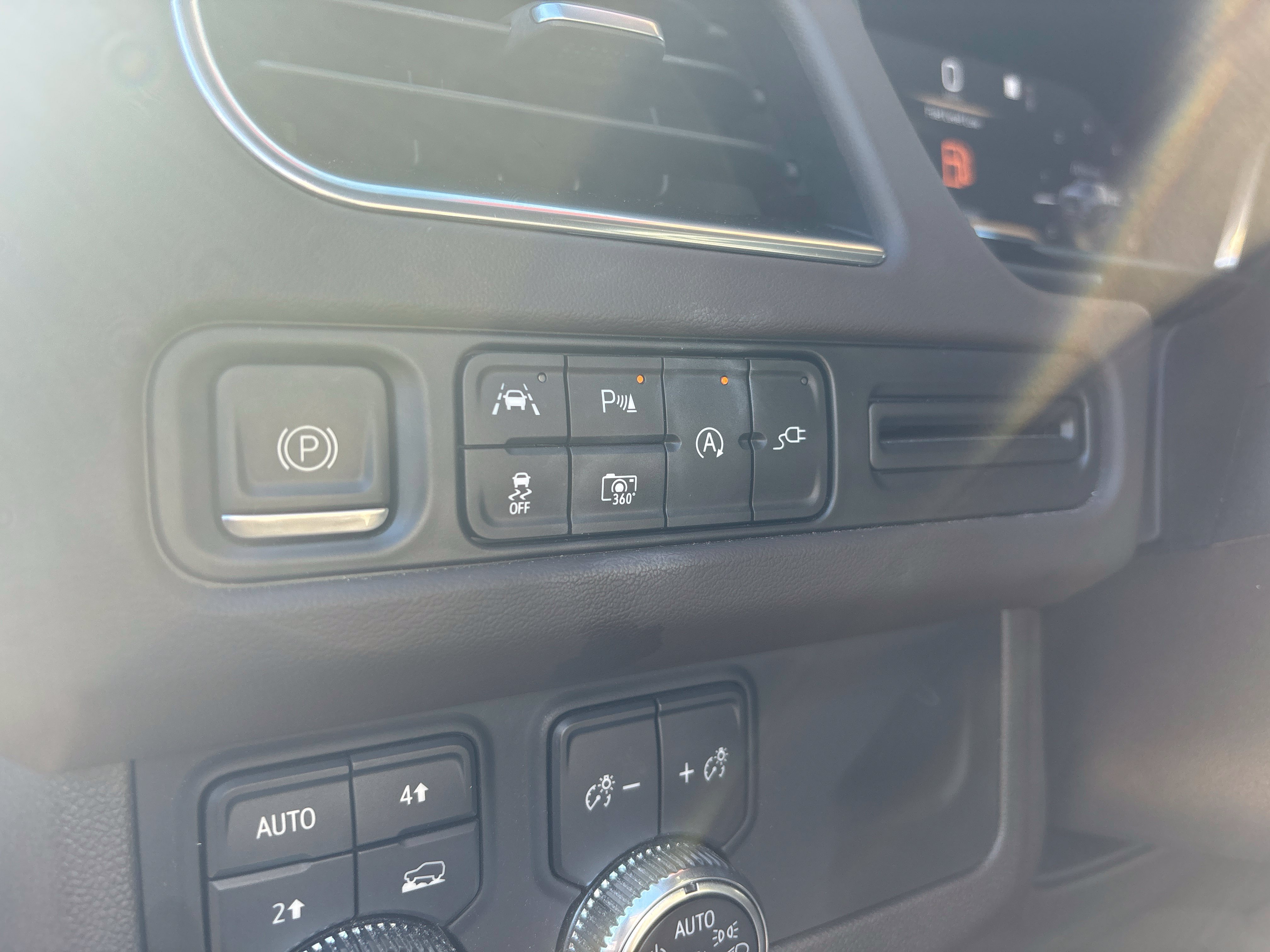 Used 2022 GMC Yukon SLT w/ SLT Luxury Package AWD/4WD image 25