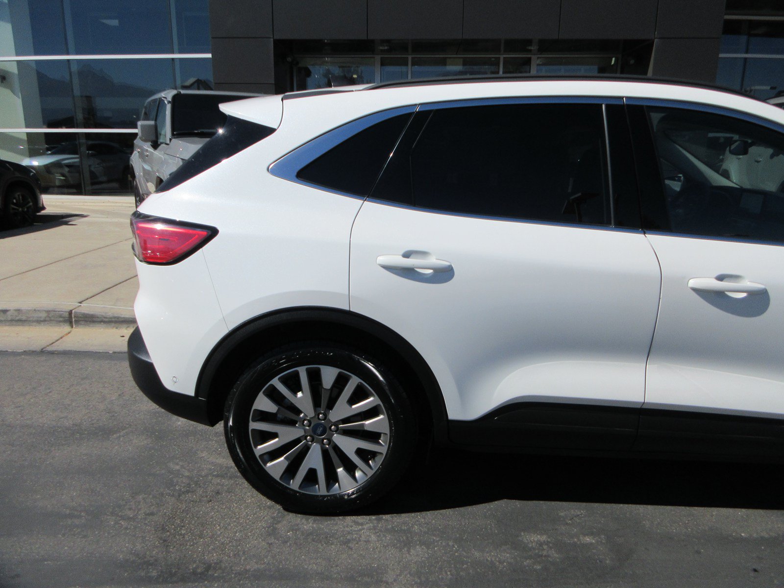 Used 2020 Ford Escape Titanium FWD image 11