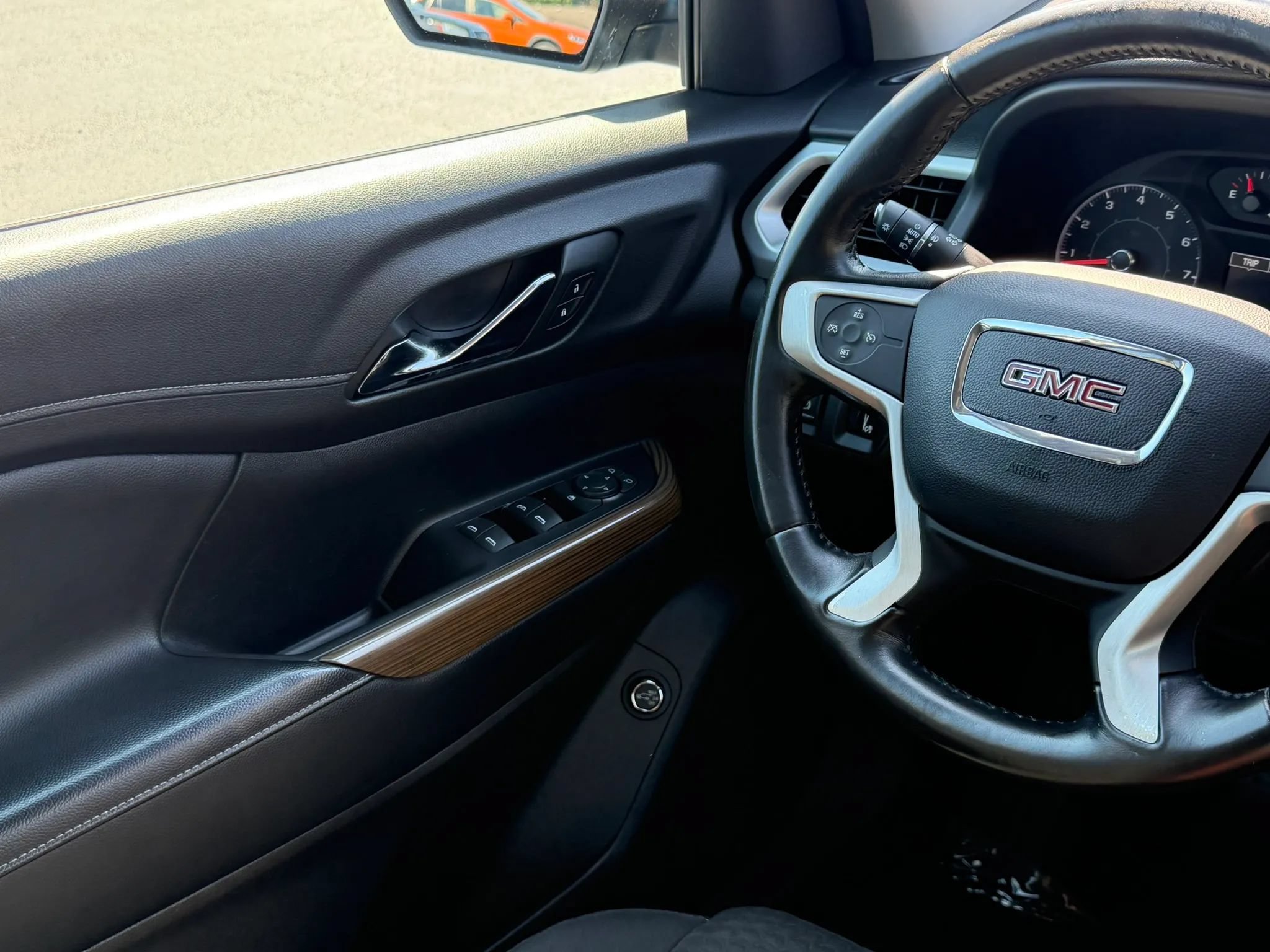 Used 2019 GMC Acadia SLE FWD image 42