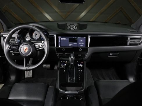 Used 2023 Porsche Macan image 4
