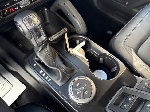 New 2025 Ford Bronco Outer Banks w/ Sasquatch Package image 16