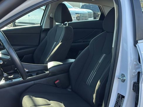 Used 2025 Hyundai Elantra SEL image 10