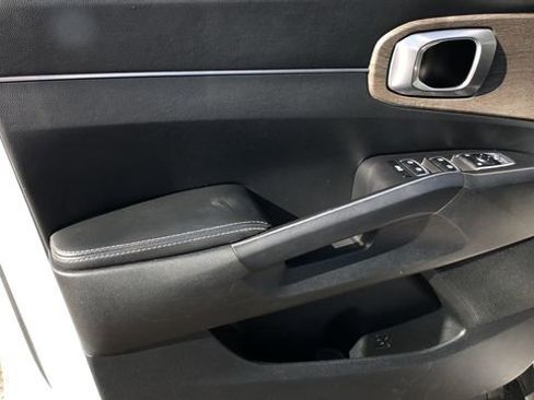 Certified 2022 Kia Sorento S w/ Panoramic Sunroof Package AWD/4WD image 16
