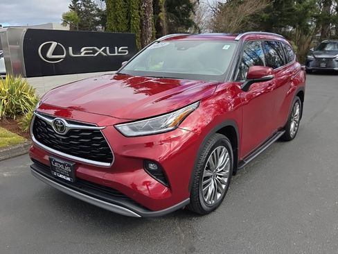 Used 2021 Toyota Highlander Platinum image 1
