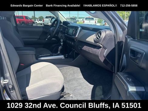 Used 2017 Toyota Tacoma SR5 w/ Tow Package AWD/4WD image 10